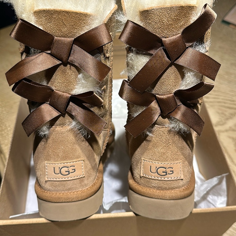 Ugg Bailey Bow